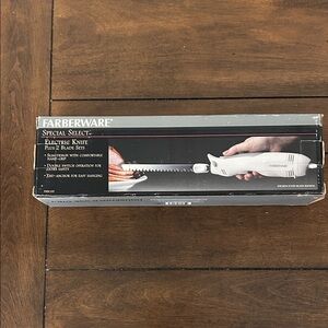 Farberware White Electric Knife Set (never used)